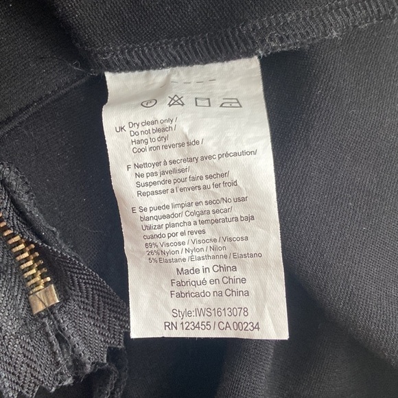 𝅺IMNYC l Black Peplum Top. - Picture 4 of 4